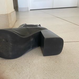 black boots Size 7 M brand BP